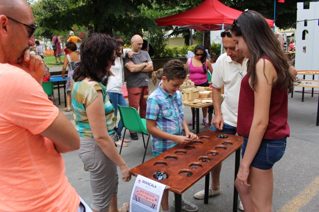 Mancala - Gioco Africano di più di 10.000 anni fà! Già noto agli Egizi e ai Romani è oggi un gioco popolarissimo e avvincente con regole sempre nuove ed entusiasmanti!