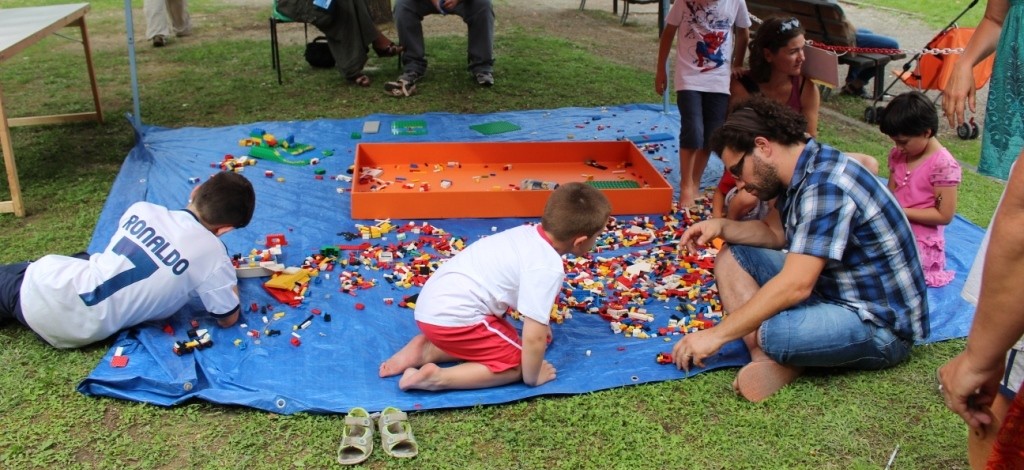 Vascone Lego - Un grande infinito divertimento con il gioco più creativo del mondo! Tutto è possibile con i mattoncini!